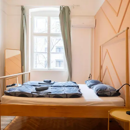 Quiet Design Next To Szimpla Ka8 Apartment