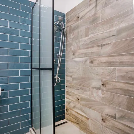 Quiet Design Next To Szimpla Ka8