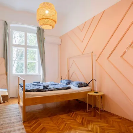Quiet Design Next To Szimpla Ka8 Apartment